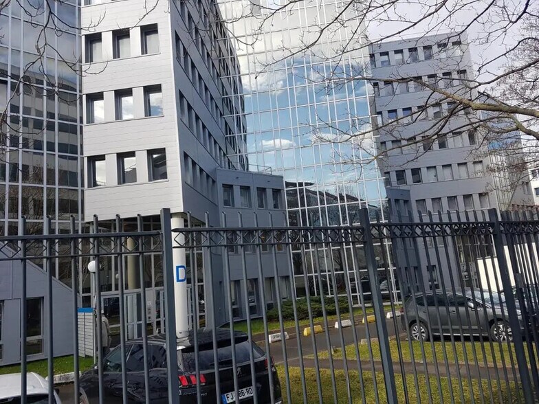 Bureau dans Colombes à louer - Photo de l’immeuble – Image 3 sur 16