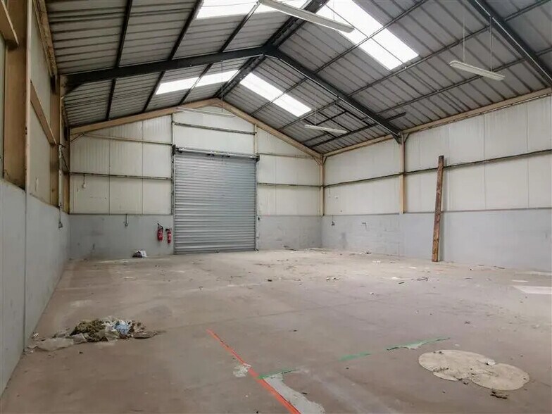 Local d’activités dans Saint-Malo à louer - Photo de l’immeuble – Image 3 sur 4