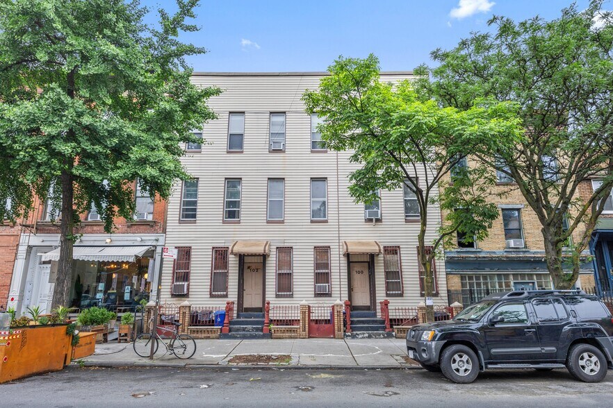100-102 Roebling St portefeuille de 2 biens à vendre sur LoopNet.fr - Photo de l’immeuble – Image 1 sur 6