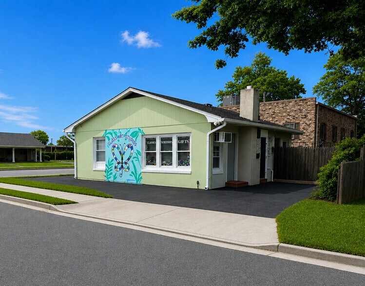 302-304 Hallock Ave, Port Jefferson Station, NY à vendre - Photo de l’immeuble – Image 2 sur 7