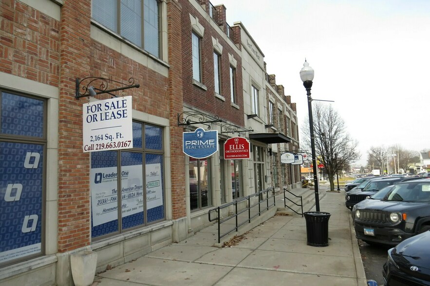 123-125 N Main St, Crown Point, IN à louer - Photo de l’immeuble – Image 1 sur 7