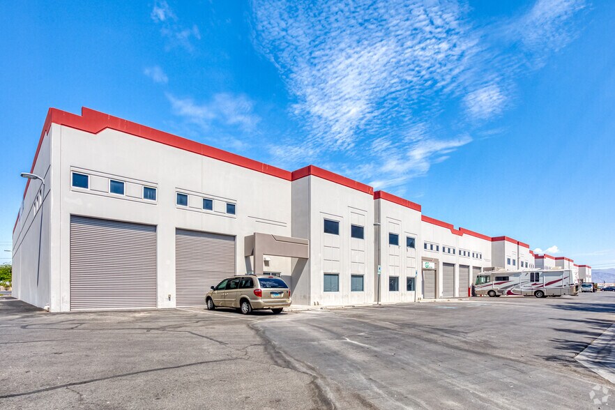 3020 N Walnut Rd, Las Vegas, NV à louer - Photo principale – Image 1 sur 10