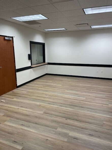 2 St Mark's Pl, La Grange, TX à louer - Photo de l’immeuble – Image 3 sur 10