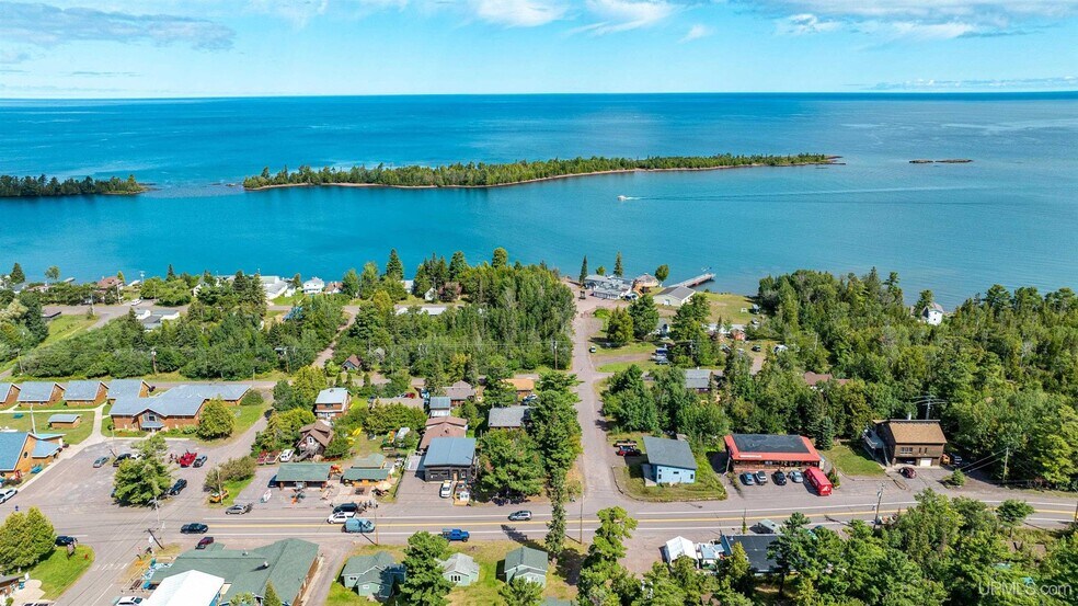 242 1st St, Copper Harbor, MI à vendre - Aérien – Image 3 sur 33