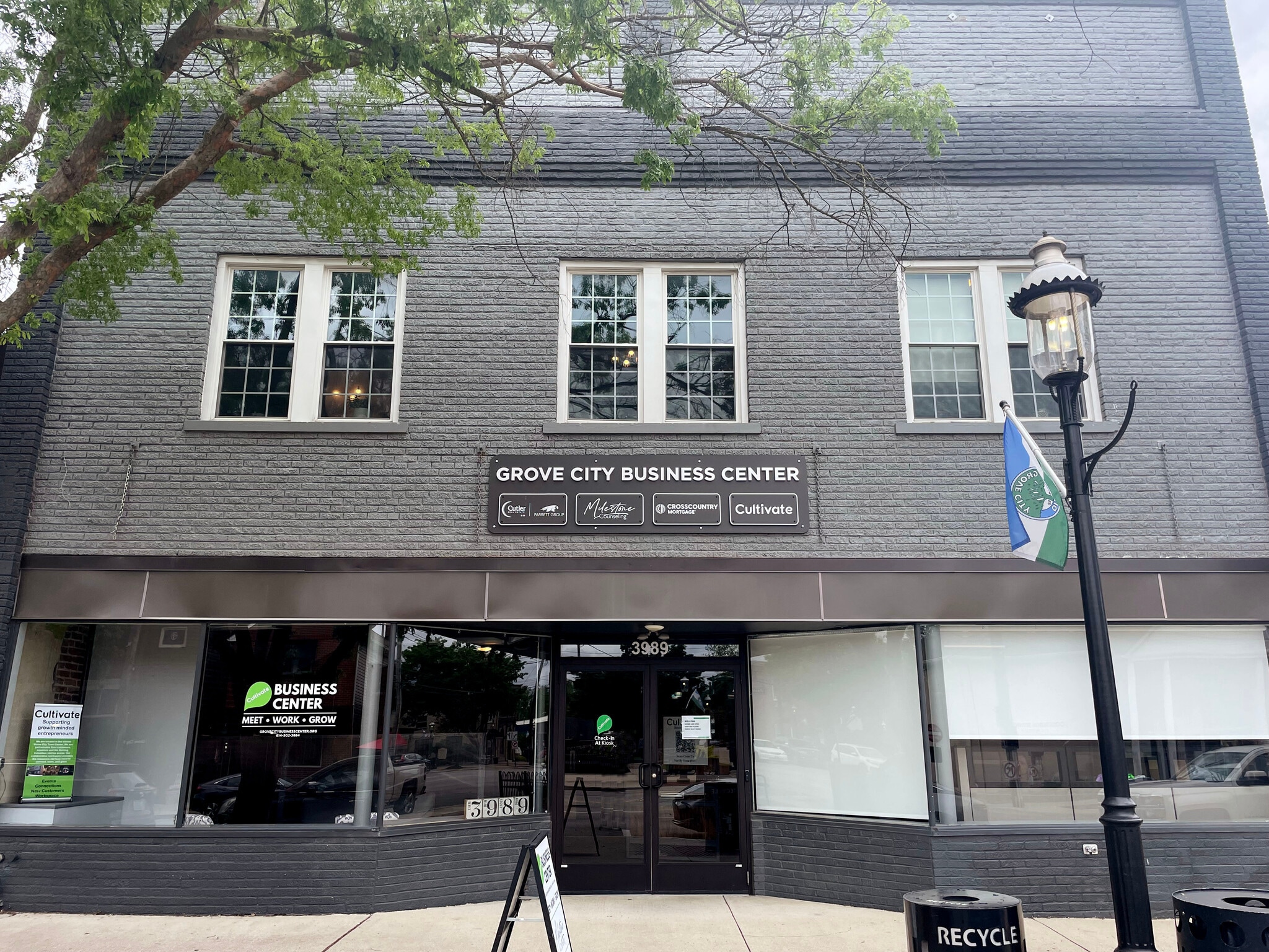 3989 Broadway, Grove City, OH à louer Photo principale– Image 1 sur 34