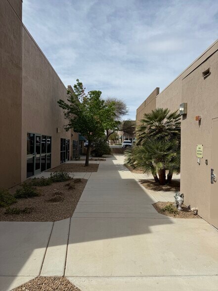 285 E Warm Springs Rd, Las Vegas, NV à vendre - Photo de l’immeuble – Image 2 sur 8