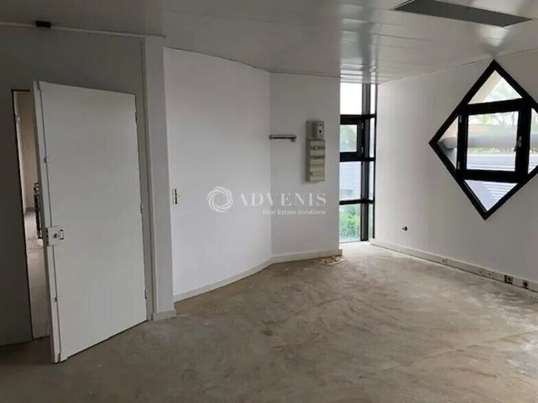 Bureau dans Saint-Avertin à louer - Photo de l’immeuble – Image 3 sur 12