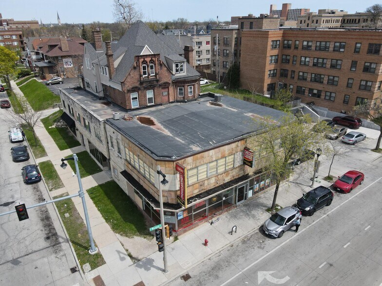 2532 W Wisconsin Ave, Milwaukee, WI à vendre - Photo de l’immeuble – Image 2 sur 20