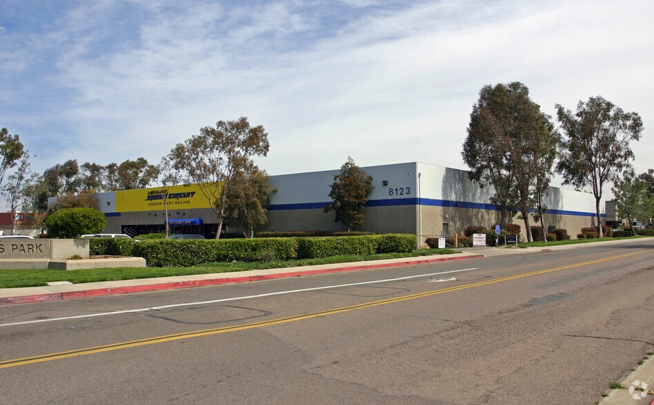 8123 Miralani Dr, San Diego, CA à louer - Photo de l’immeuble – Image 2 sur 10