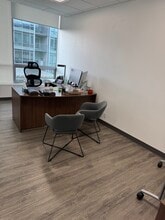 2950 Glen Dr, Coquitlam, BC à louer Photo intérieure– Image 2 sur 6