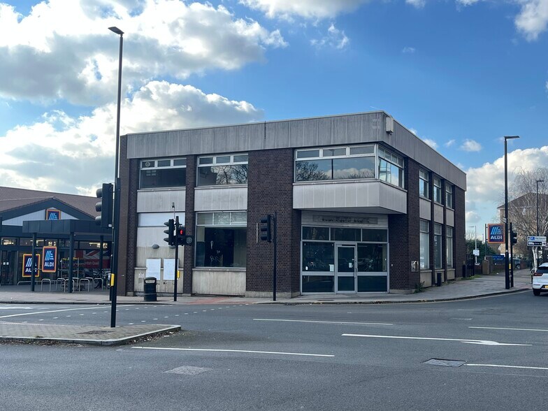 72-74 High St, Feltham à louer - Photo de l’immeuble – Image 1 sur 3