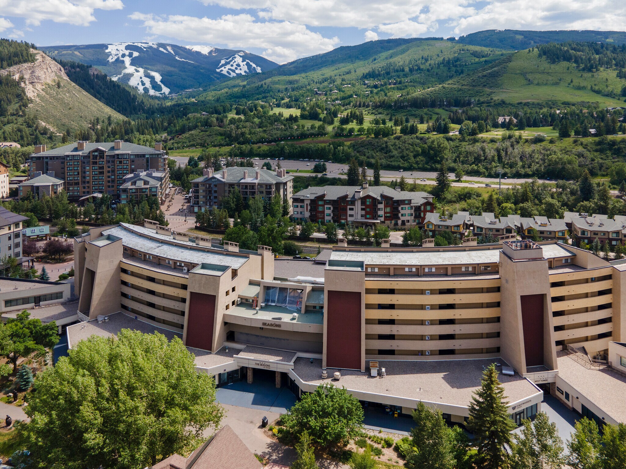 137 Benchmark Rd, Avon, CO à vendre Photo de l’immeuble– Image 1 sur 11