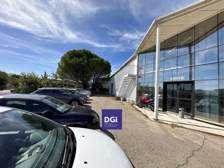 Local d’activités dans Nîmes à louer - Photo de l’immeuble – Image 1 sur 7