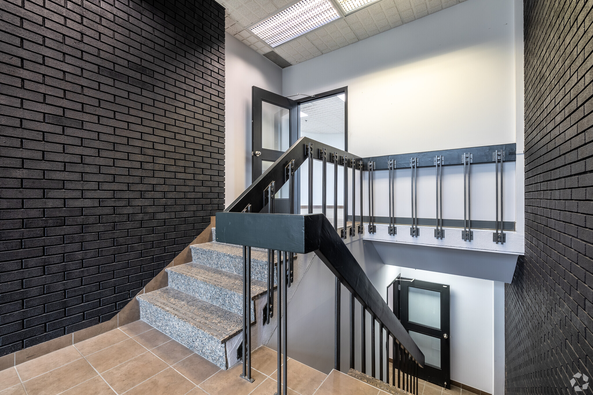 1280 Rue Nobel, Boucherville, QC à louer Photo intérieure– Image 1 sur 10