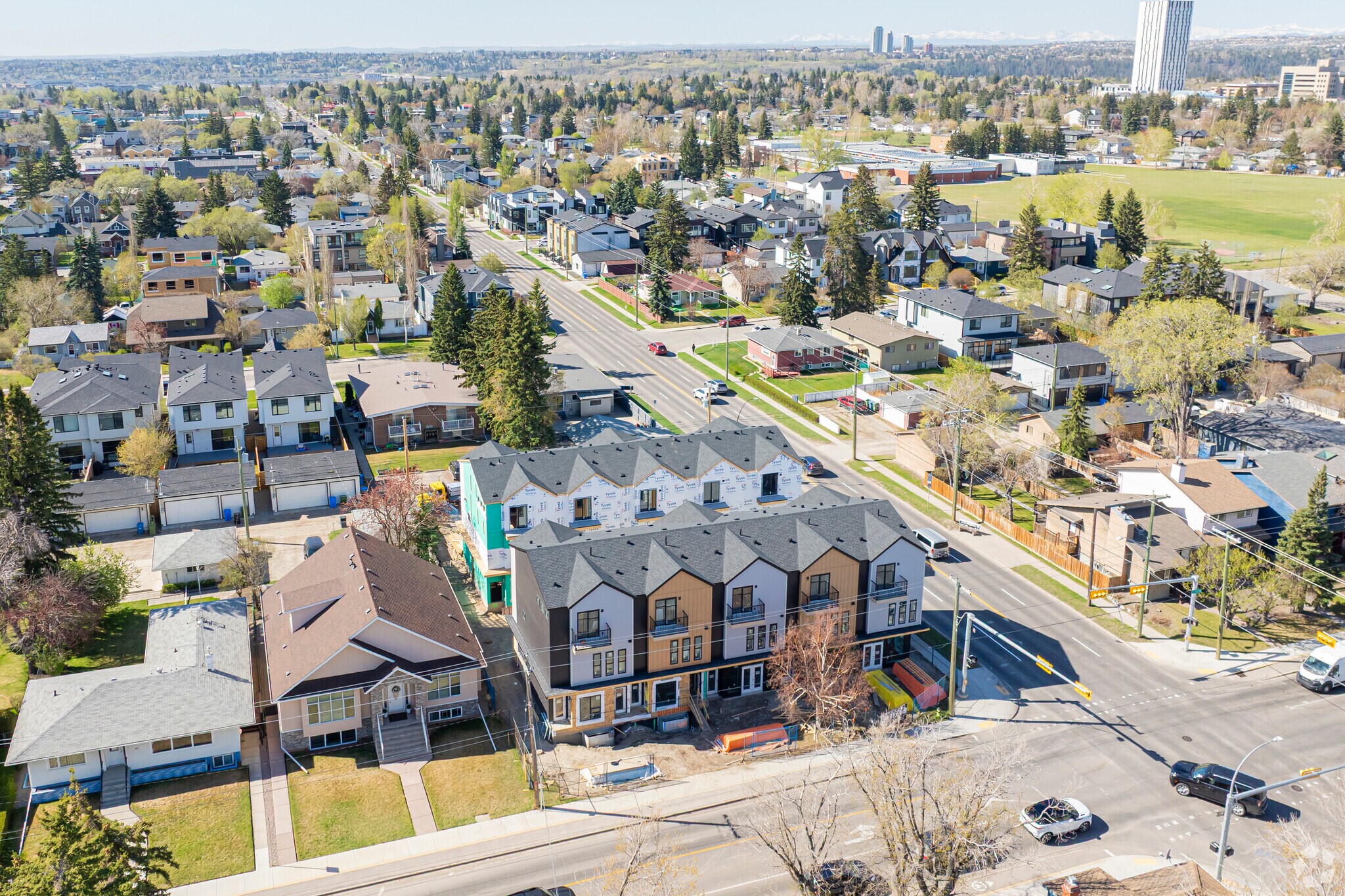1921 24 Av NW, Calgary, AB à louer Photo principale– Image 1 sur 5