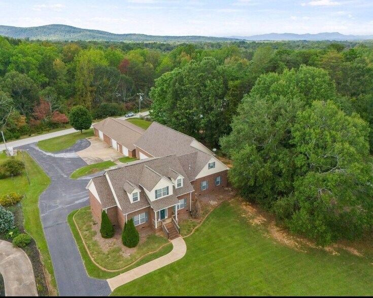 37 E Mountain Creek Rd, Greenville, SC à louer - Photo de l’immeuble – Image 2 sur 2