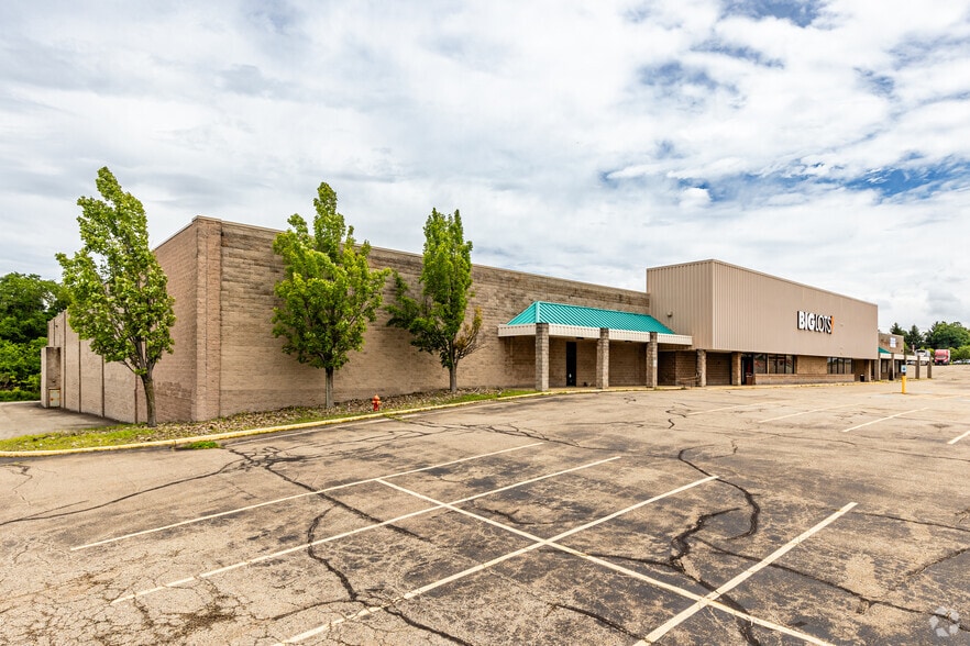 7005 Clairton Rd, West Mifflin, PA à louer - Photo principale – Image 1 sur 5