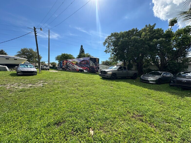 112-115 NW 4 Ave, Dania Beach, FL à louer - Photo de l’immeuble – Image 2 sur 6