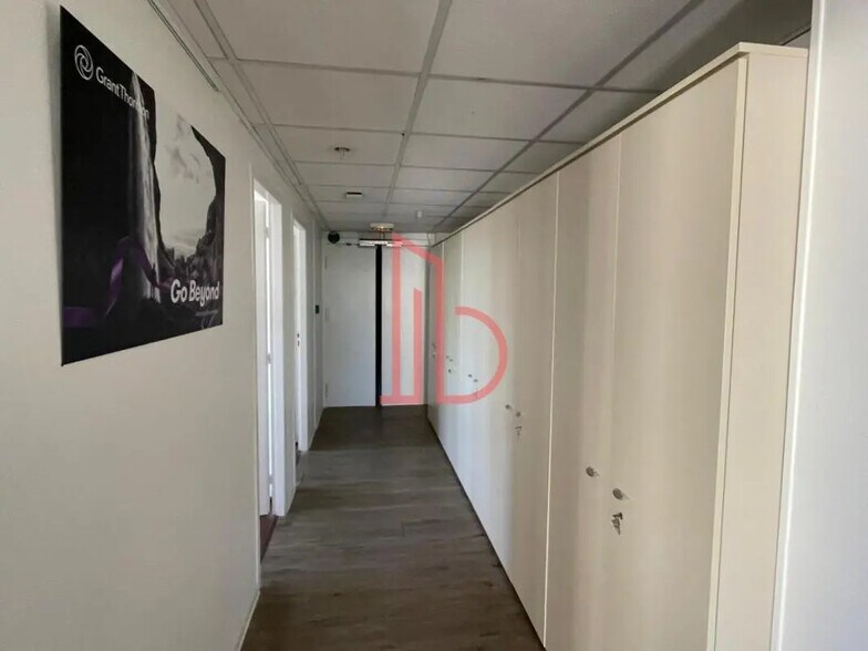 Bureau dans Bordeaux à vendre - Photo de l’immeuble – Image 2 sur 7