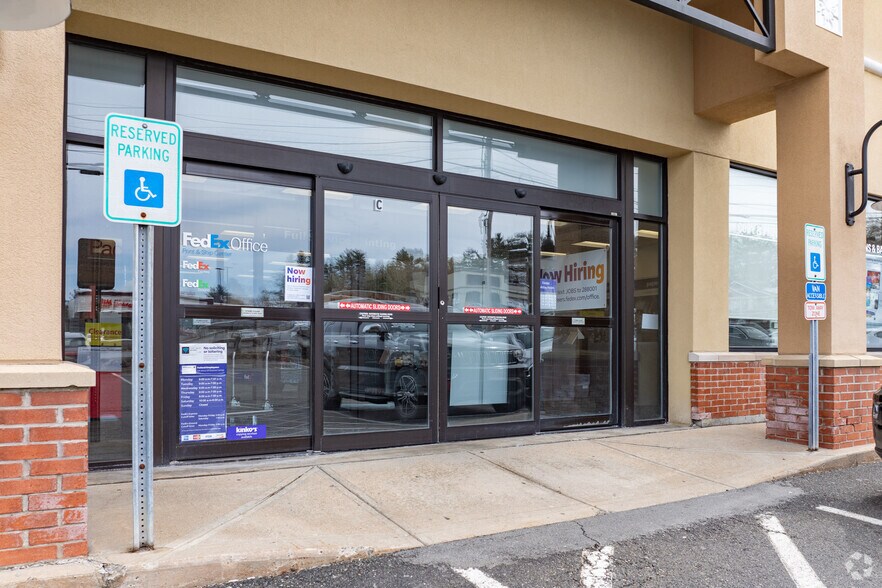 600 Broadway, Saugus, MA à louer - Photo de l’immeuble – Image 3 sur 8