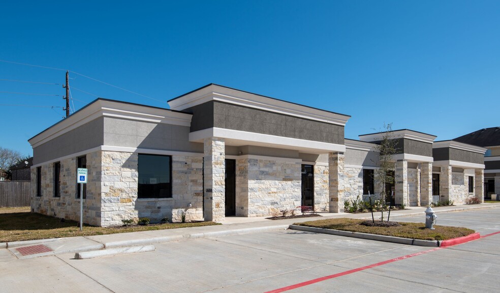 5501 Cabrera Dr, Sugar Land, TX à louer - Photo de l’immeuble – Image 3 sur 10
