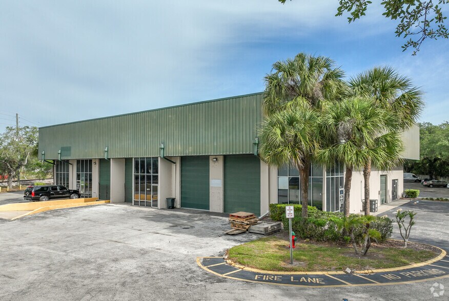 3071 N Orange Blossom Trl, Orlando, FL à louer - Photo principale – Image 1 sur 8