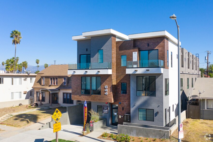 644 N Normandie Ave, Los Angeles, CA à vendre - Photo de l’immeuble – Image 2 sur 39