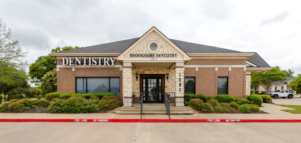 1801 Precinct Line Rd, Hurst, TX à louer - Photo principale – Image 1 sur 24