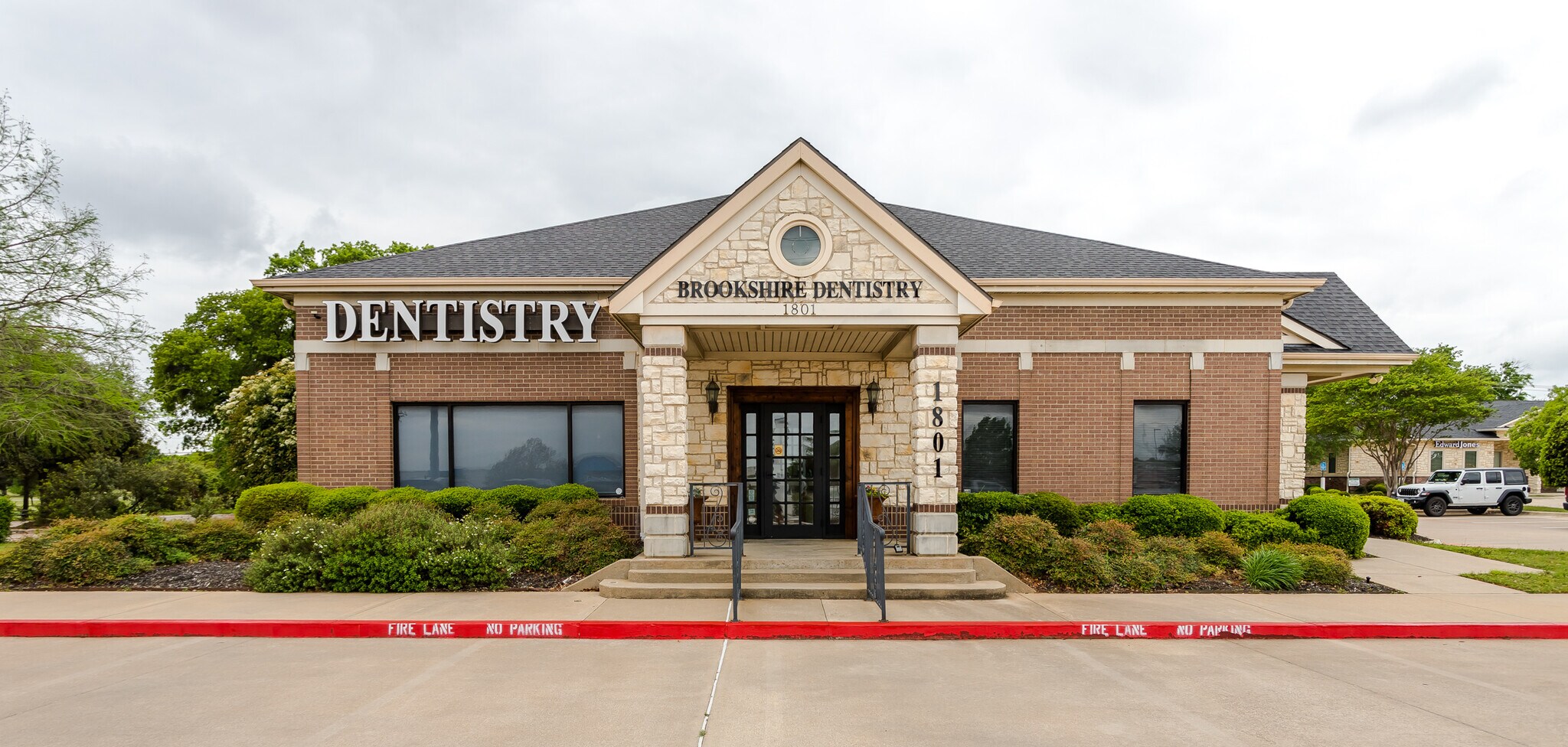 1801 Precinct Line Rd, Hurst, TX à louer Photo principale– Image 1 sur 25