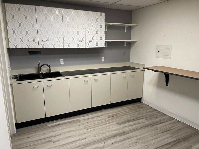 127 N Main Ave, Fallbrook, CA à louer - Photo de l’immeuble – Image 2 sur 11