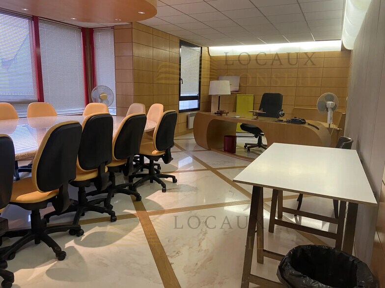 Local d'activités dans Argenteuil à vendre - Photo de l’immeuble – Image 2 sur 8
