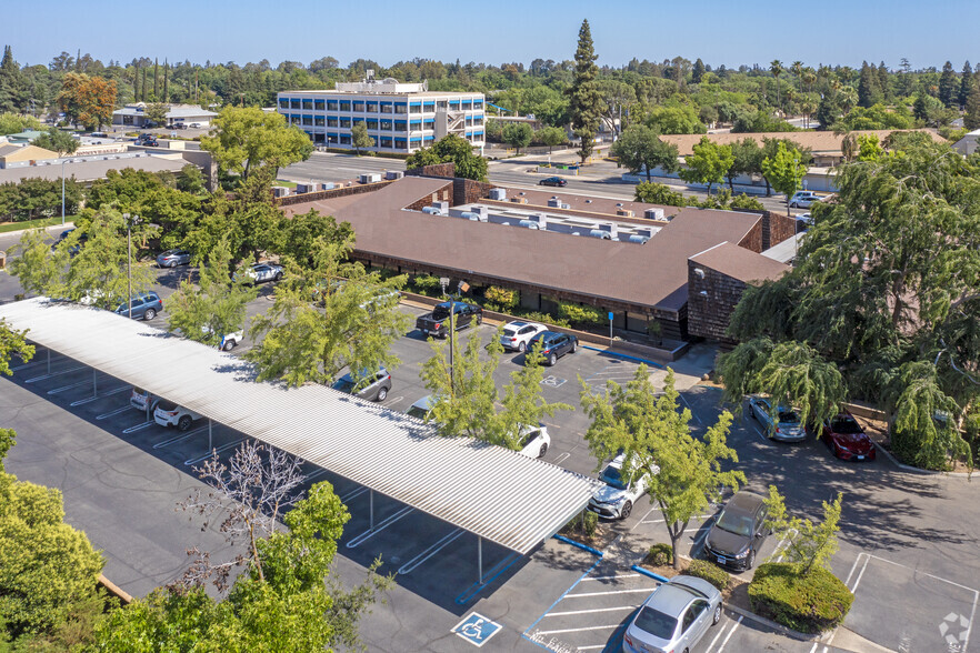 1100 W Shaw Ave, Fresno, CA à louer - Aérien – Image 3 sur 4