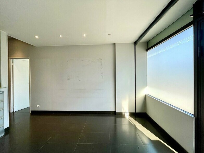 Local commercial dans Cagnes-sur-Mer à louer - Photo intérieure – Image 3 sur 9