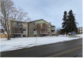 11320 34th St NW, Edmonton, AB à vendre - Photo principale – Image 1 sur 4