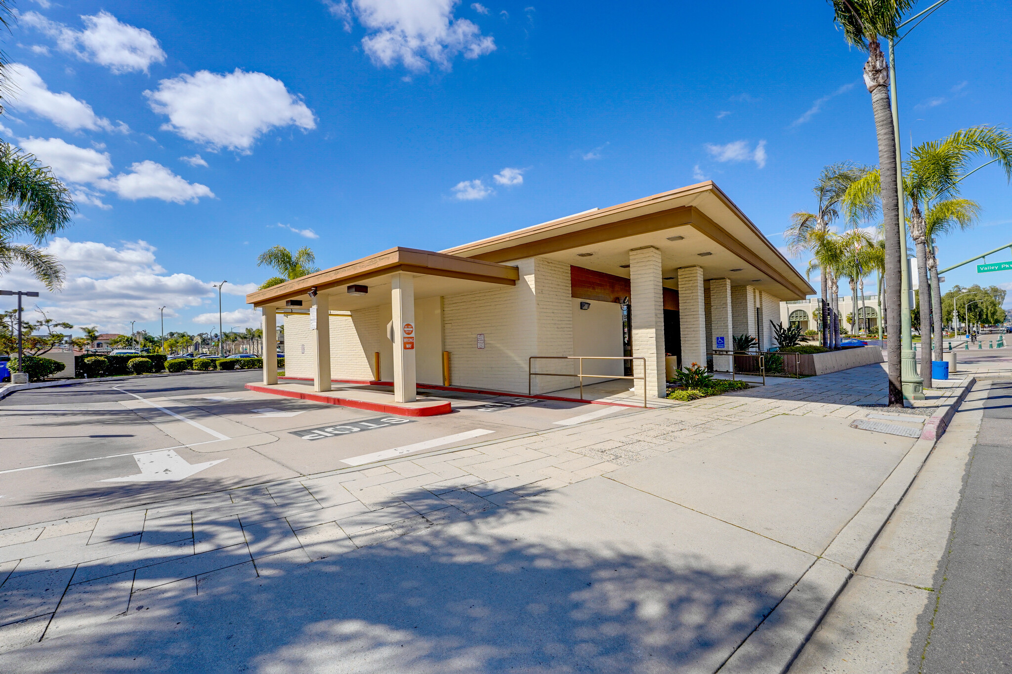 125 N Broadway, Escondido, CA à louer Photo principale– Image 1 sur 13