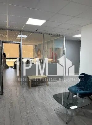 Bureau dans Marseille à louer - Photo de l’immeuble – Image 2 sur 5
