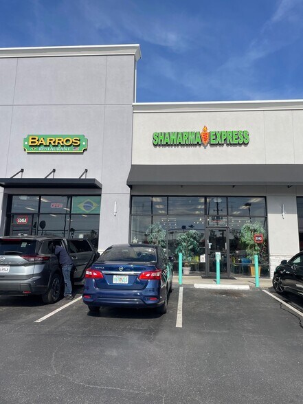 5341-5349 W Irlo Bronson Memorial Hwy, Kissimmee, FL à louer - Photo de l’immeuble – Image 3 sur 5