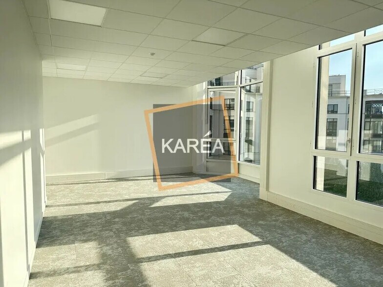 Bureau dans Chessy à louer - Photo intérieure – Image 3 sur 12