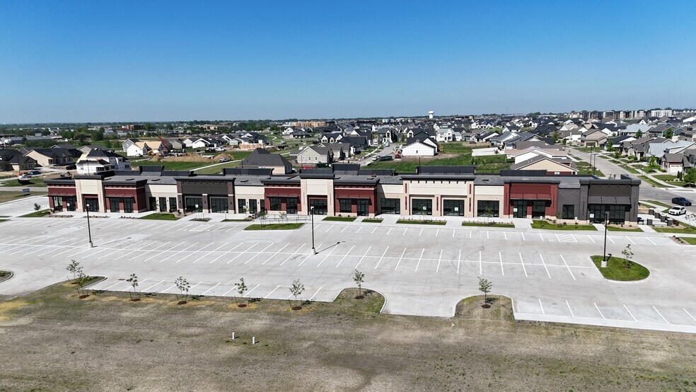 1630 S Ankeny Blvd, Ankeny, IA à louer - Photo de l’immeuble – Image 3 sur 10
