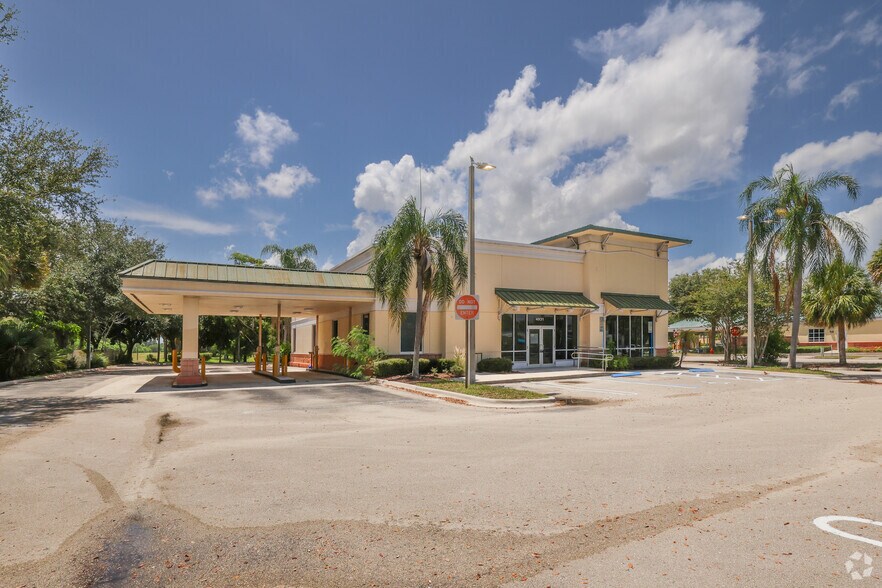 4931 S Military Trl, Green Acres, FL à louer - Photo de l’immeuble – Image 1 sur 32