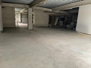 Local d’activités dans Gémenos à louer Photo de l’immeuble– Image 1 sur 2