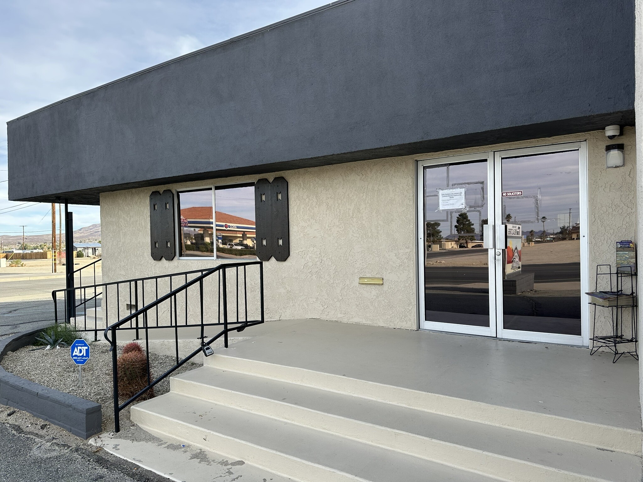73421 29 Palms Hwy, Twentynine Palms, CA à louer Photo principale– Image 1 sur 25