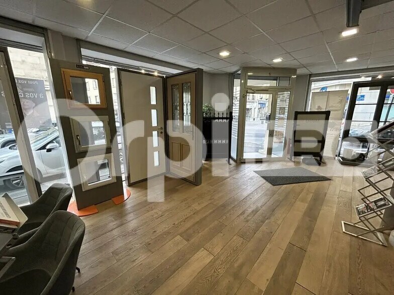 Local commercial dans Compiègne à louer - Photo de l’immeuble – Image 2 sur 3