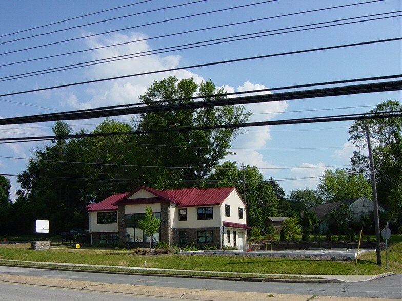 240 W Germantown Pike, East Norriton, PA à louer - Photo principale – Image 2 sur 4