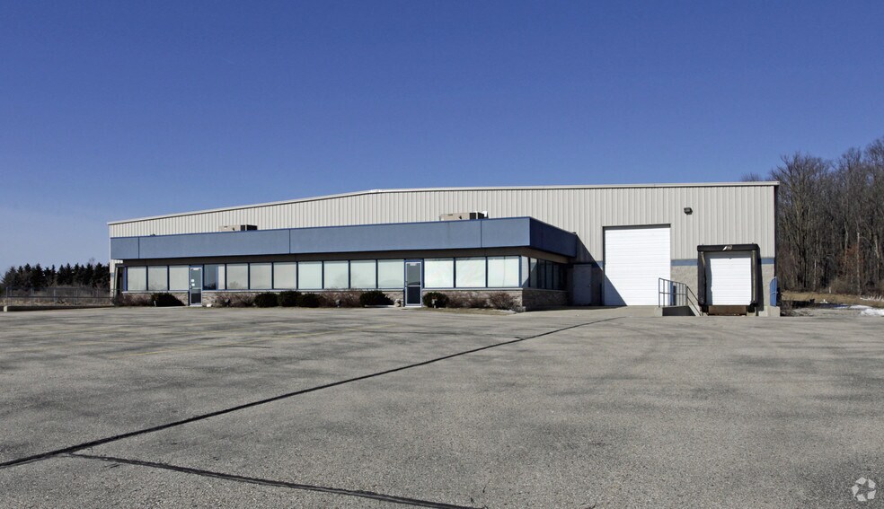 3046 Helsan Drive, Richfield, WI à louer - Photo principale – Image 1 sur 3