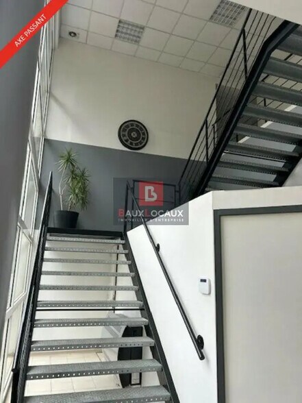 Bureau dans Venelles à louer - Photo de l’immeuble – Image 3 sur 12