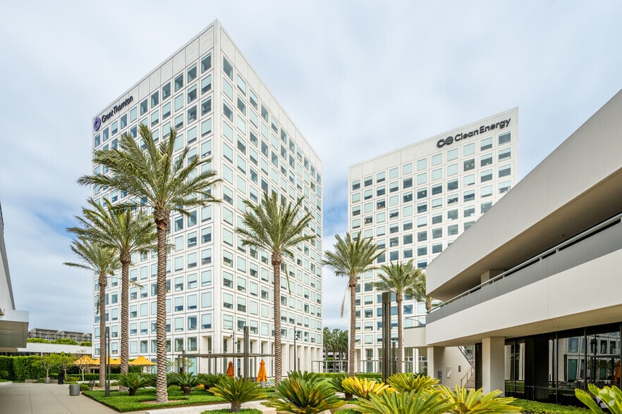 4695 MacArthur Ct, Newport Beach, CA à louer - Photo de l’immeuble – Image 3 sur 6