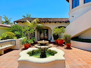 1525 State St, Santa Barbara, CA à louer Photo de l’immeuble– Image 1 sur 8