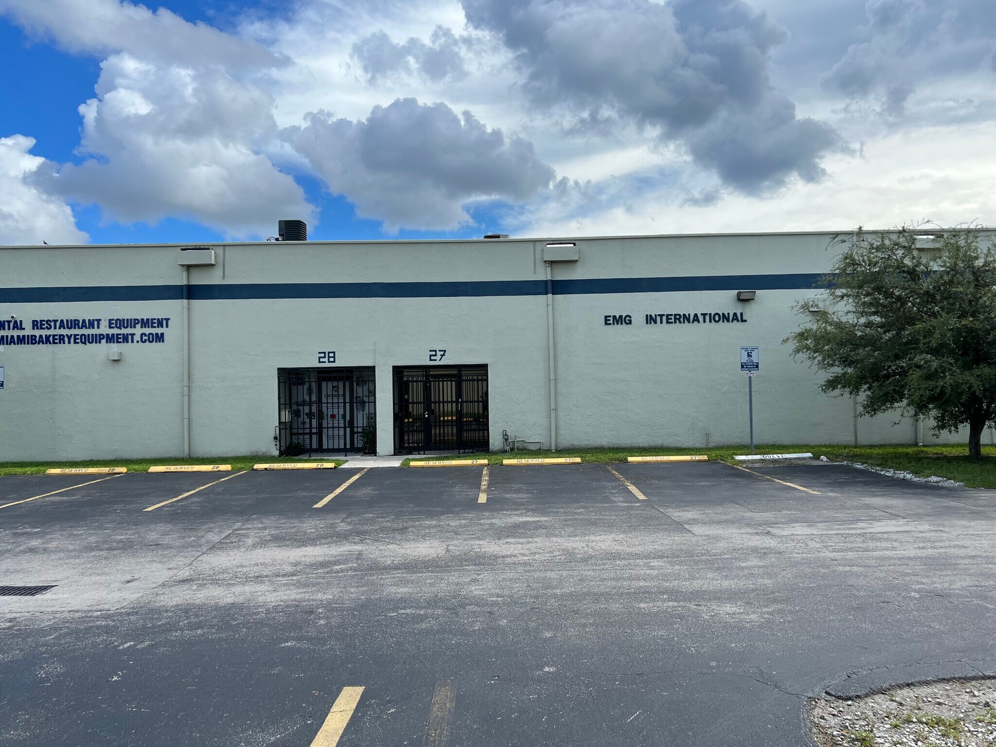 5220 NW 72nd Ave, Miami, FL à louer Photo de l’immeuble– Image 1 sur 12