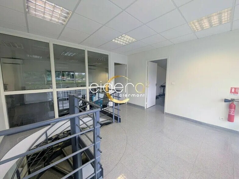 Bureau dans Tallende à louer - Photo de l’immeuble – Image 2 sur 8